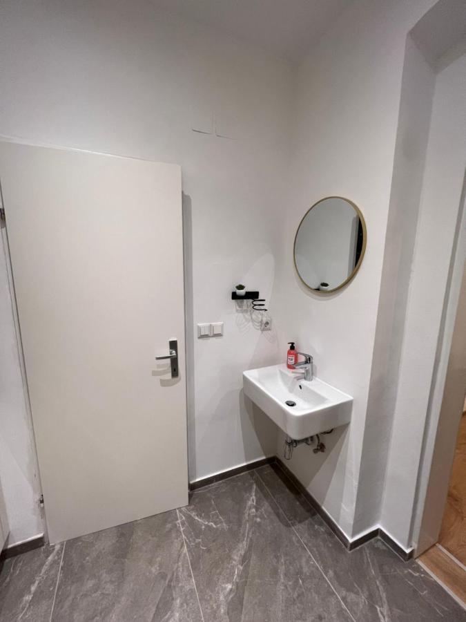 Apartment Near Metro & Netflix Vienna Exterior photo